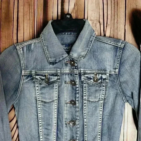 Bullhead Black Women's Cropped Tapered Denim Jacket Size XS. Button Close - Picture 2 of 3